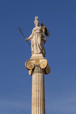 Atina, Yunanistan 24 Nisan 2023 Atina, Yunanistan 'daki Atina Akademisi önünde Tanrıça Athena Heykeli