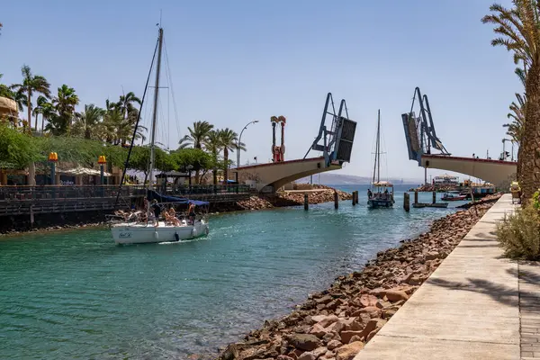 Eilat Israel September 2022 Moshe Kol Memorial Bridge Drawbridge Lifting — Stock Photo, Image