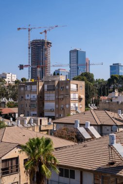 Tel Aviv, İsrail. 10 Eylül 2022 Skyline. Tel Aviv 'in Ramat Gan mahallesinden. Güneşli bir günde gökdelenler. 