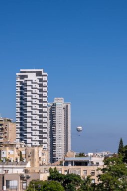 Tel Aviv, İsrail. 10 Eylül 2022 Skyline. Tel Aviv 'in Ramat Gan mahallesinden. Güneşli bir günde gökdelenler. 