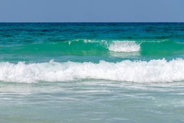  İsrail 'in Hayfa yakınlarındaki İsrail kıyılarında Akdeniz' in gündüz deniz manzarası.