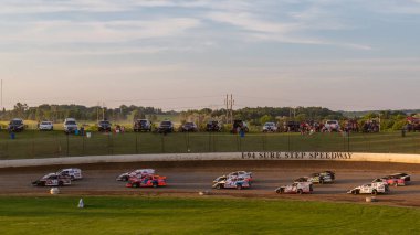 Fergus Şelalesi, Minnesota 7 Temmuz 2022 Fergus Şelalesi, Minnesota 'da yarış yapan araba panoraması.