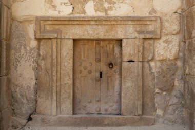 Bet She 'arim, Kiryat Tivon, İsrail' deki Tabut Mağarası 'nın yan kapısı..