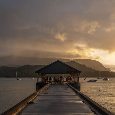 Hanalei, Kauai 16 Haziran 2023, Hanalei Körfezi 'nde Sunset Kauai, Hawaii, ABD.