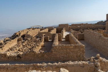 İsrail 'deki Musevi Çölü' ndeki Masada 'daki depoların kalıntıları..
