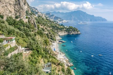Güney İtalya 'daki inanılmaz güzel Amalfi Sahili' nin genel görünümü.