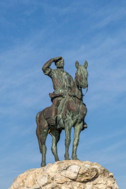 Kiryat Tivon, İsrail 01-09-2024 The Alexander Zaid Heykeli Kiryat Tivon Bet Shearim 'de. İsrail 'de at üstünde bir adam olan ilk heykel.