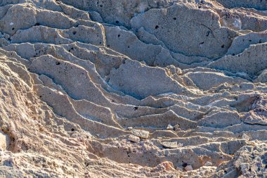İsrail 'deki Akdeniz' deki Habonim Sahili Doğa Rezervi 'nde lav kayaları ve bazalt' ın ilginç şekilleri ve desenleri..