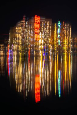 Soyut hareket, ışıkların bulanık etkisini ve İsrail 'deki Ölü Deniz' deki yansımalarını bulanıklaştırdı..