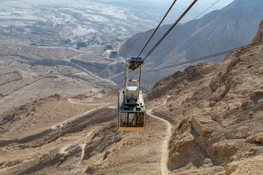 Boş teleferik İsrail 'deki Masada Ulusal Parkı' na çıkıyor..