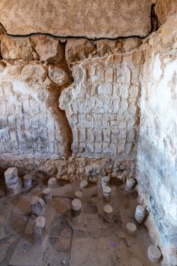 İsrail 'deki Musevi Çölü' ndeki Masada 'daki eski hamam evinin içi..