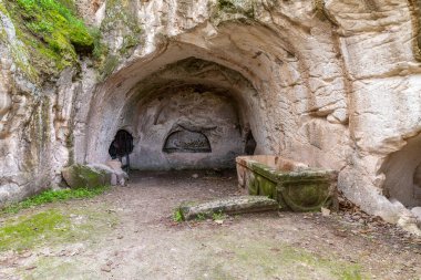 Beit 'teki yalnız lahitin mağarası. Kiryat Tivon, İsrail' de.