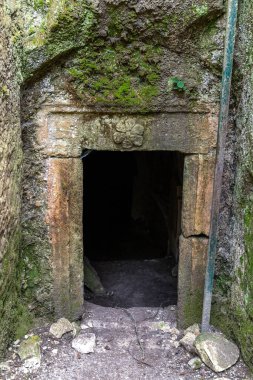 Beit She 'arim in Kiryat Tivon Israel' deki Yükseliş Mağarası 'nın kapılarını kapatın..