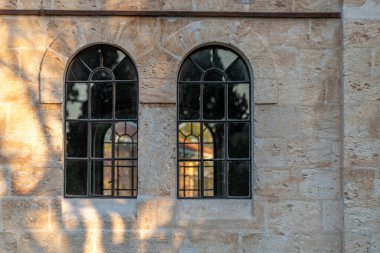 Eski Waldheim Kilisesi 'nin kemerli pencereleri Almanlar tarafından İsrail' de Alonei Abba 'da inşa edildi..
