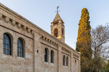 Güzel çan kulesiyle eski Waldheim Kilisesi Almanlar tarafından İsrail 'de Alonei Abba' da inşa edildi..