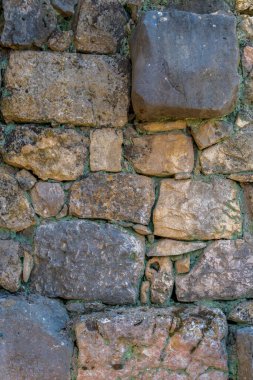 İsrail 'in Yukarı Celile bölgesindeki Meron Dağı' ndaki Bar Madam Ulusal Parkı 'ndaki antik sinagogun taş duvarı..