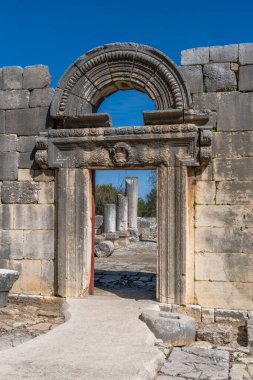 Lübnan sınırına yakın, İsrail 'in kuzeyindeki Bar Madam Sinagogu' nun kapılarının ayrıntıları..