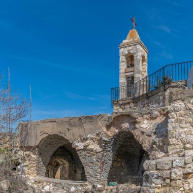 Kafr Birim Maronite Kilisesi 'nin kuzey İsrail' de Lübnan sınırı yakınlarındaki Bar Bayan Ulusal Parkı 'ndaki görüntüsü.