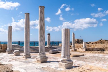 Caesarea, İsrail 'deki Ulusal Parkı' nda hamam harabeleri.