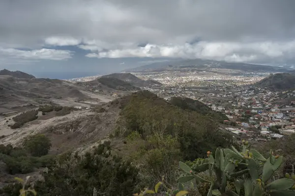 Tenerife Adası, Kanarya Adaları, sonsuz yazın yaşandığı yer, Atlantik Okyanusu, dağlar, güzel doğa, güzel plajlar.
