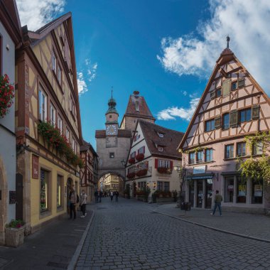 Eski kasaba Rothenburg ob der Tauber, Bavyera, Almanya, eski ortaçağ mimarisi, güneşli gün