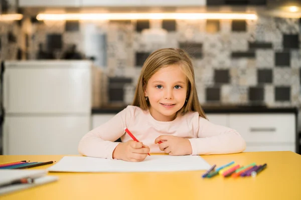 Beautiful Little Girl Enjoys Drawing Her Home — Stock Photo, Image