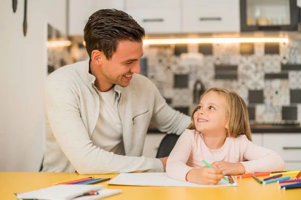 Little Girl Her Father Enjoy Drawing Together Home — Stock Photo, Image