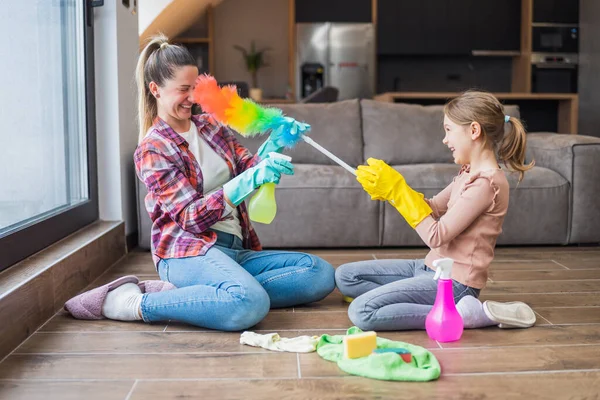 Happy Mother Daughter Having Fun While Cleaning House Together — Stock Photo, Image