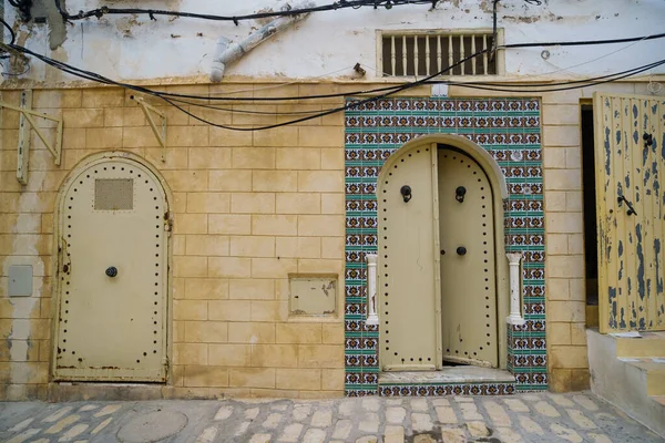 Εικόνα Της Παλιάς Πόρτας Στην Τυνησία Αραβική Αρχιτεκτονική Στυλ — Φωτογραφία Αρχείου