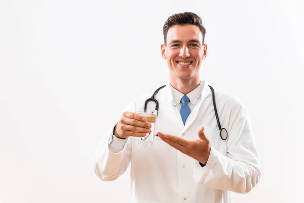 Bild Eines Jungen Arztes Mit Einem Glas Wasser — Stockfoto