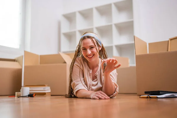 Happy Ginger Woman Braids Holding Key Her New Home — Stock Photo, Image