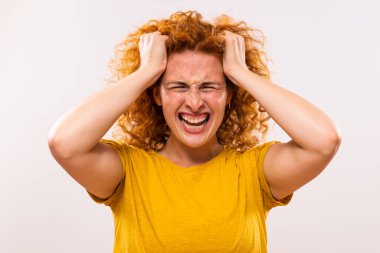 Kızgın kızıl kadının çığlığı..