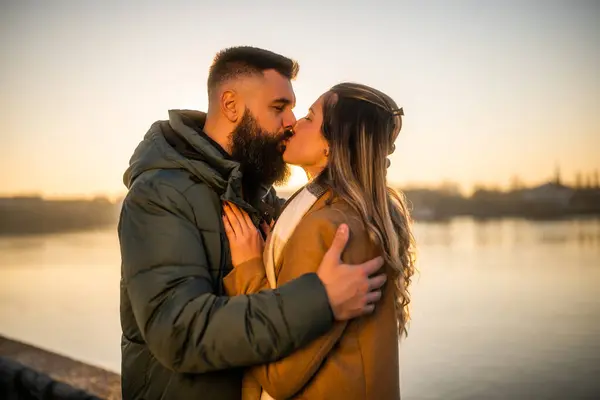 Happy Couple Kissing Enjoy Spending Time Together Outdoor Sunset — Stock Photo, Image
