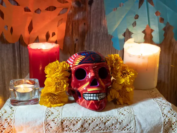 Sammansättning Traditionella Altare För Mexikanska Dagen Döda Med Skalle Ljus Stockfoto