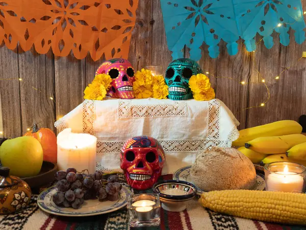 Sammansättning Traditionella Altare För Mexikanska Dagen Döda Med Skalle Ljus Stockbild
