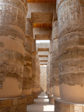 Karnak Luxor Tapınağı 'ndaki Büyük Hipostiyle Salonu