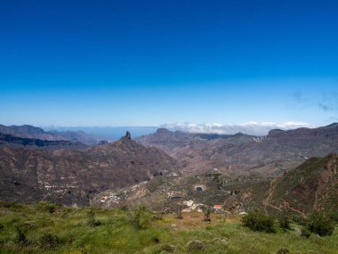 Degollada de Becerra 'nın panoramik bakış açısından Roque Nublo ve Teide zirvesini görebilirsiniz.