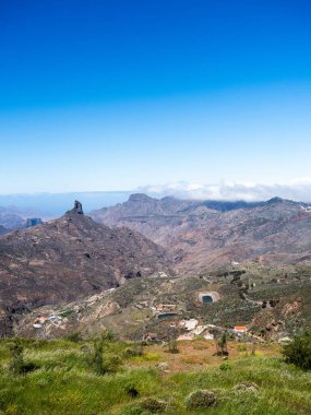 Degollada de Becerra 'nın panoramik bakış açısından Roque Nublo ve Teide zirvesini görebilirsiniz.