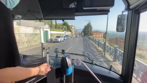 Tivoli Italy November 2022 Пасажир Затверджує Автобусний Квиток Автоматичній Машині — стокове відео
