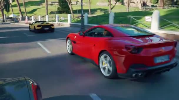 Rzym Włochy Listopad 2022 Luksusowe Lamborghini Ferrari Jadące Ulicą Starożytnego — Wideo stockowe