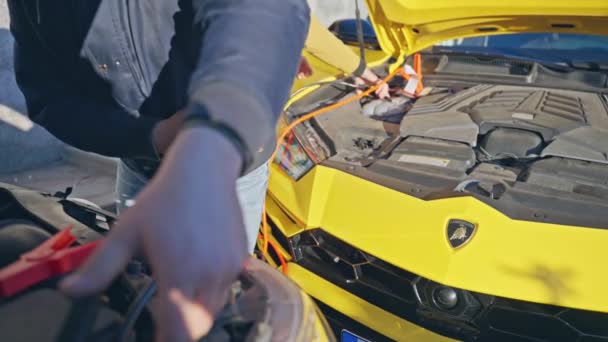 Rom Italien November 2022 Fahrer Laden Batterie Des Sportwagens Lamborghini — Stockvideo