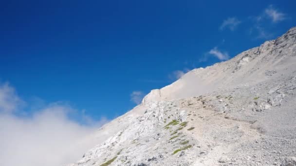 Vista Panorâmica Tirar Fôlego Das Montanhas Rochosas Brancas Nubladas Com — Vídeo de Stock