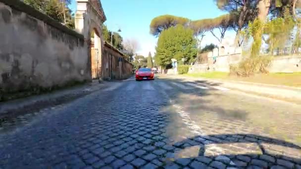 Rzym Włochy Listopad 2022 Czerwone Luksusowe Ferrari Jeżdżące Ulicami Rzymu — Wideo stockowe