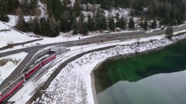 Sněžná Zima Švýcarsko Slavný Švýcarský Červený Ledovec Expresní Vlak Projíždějící — Stock video