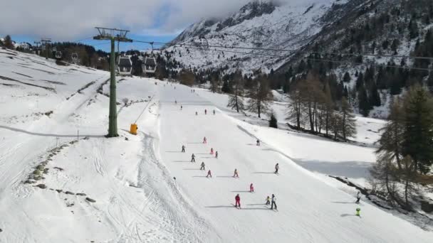 Lombardy Italien Januari 2022 Alpin Skidort Ponte Legno Massor Turister — Stockvideo