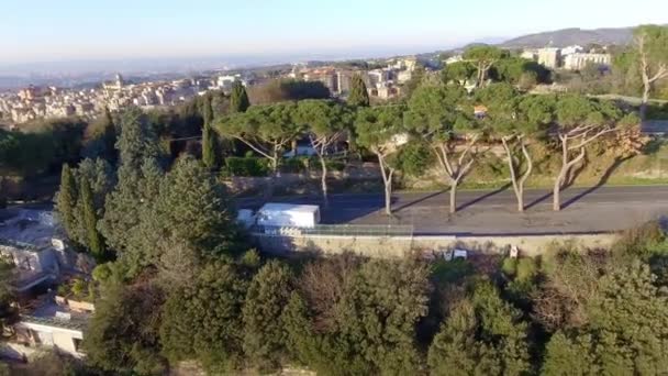 ローマ イタリア 2022年11月7日 ローマ近郊での高級スポーツカーのレースパフォーマンス 田舎道を走る高速車 高級スーパーカー展屋外 — ストック動画