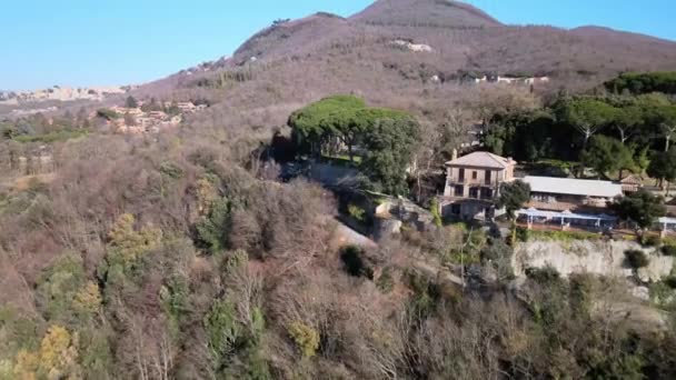典型的なイタリアの建物や自然 伝統的なイタリアの建築や文化と歴史的中心部の美しいパノラマビューで有名なカステッリ ロマーニの丘 高品質4K映像 — ストック動画