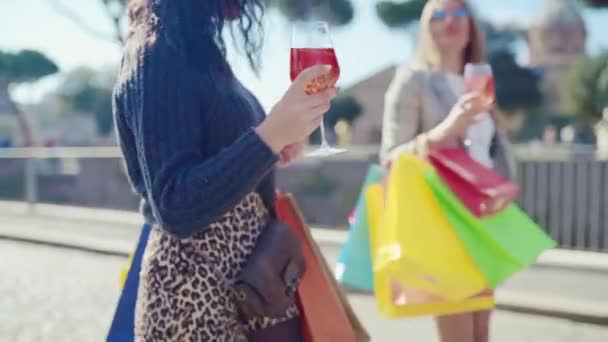 Stylish Ladies Drinking Traditional Aperol Spritz Cocktail While Walking City — Vídeo de Stock