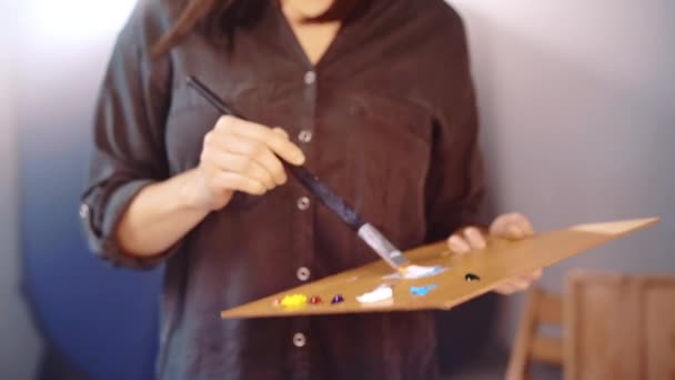 Paintbrush Hands Professional Female Artist Creating Piece Art Woman Mixing — Vídeo de Stock