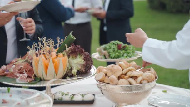 Servant Uniform Serving Guest Organised Banquet Table Putting Food Delicacy — Vídeos de Stock